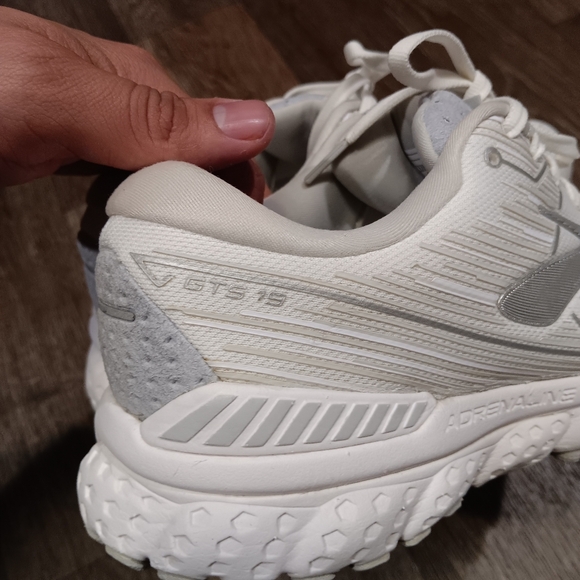 Brooks Women's White Adrenaline GTS 19  Running Shoes Sz 9 - Picture 5 of 6